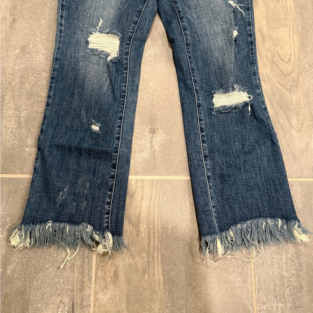 Distressed Risen Jeans - Picture 4 of 6